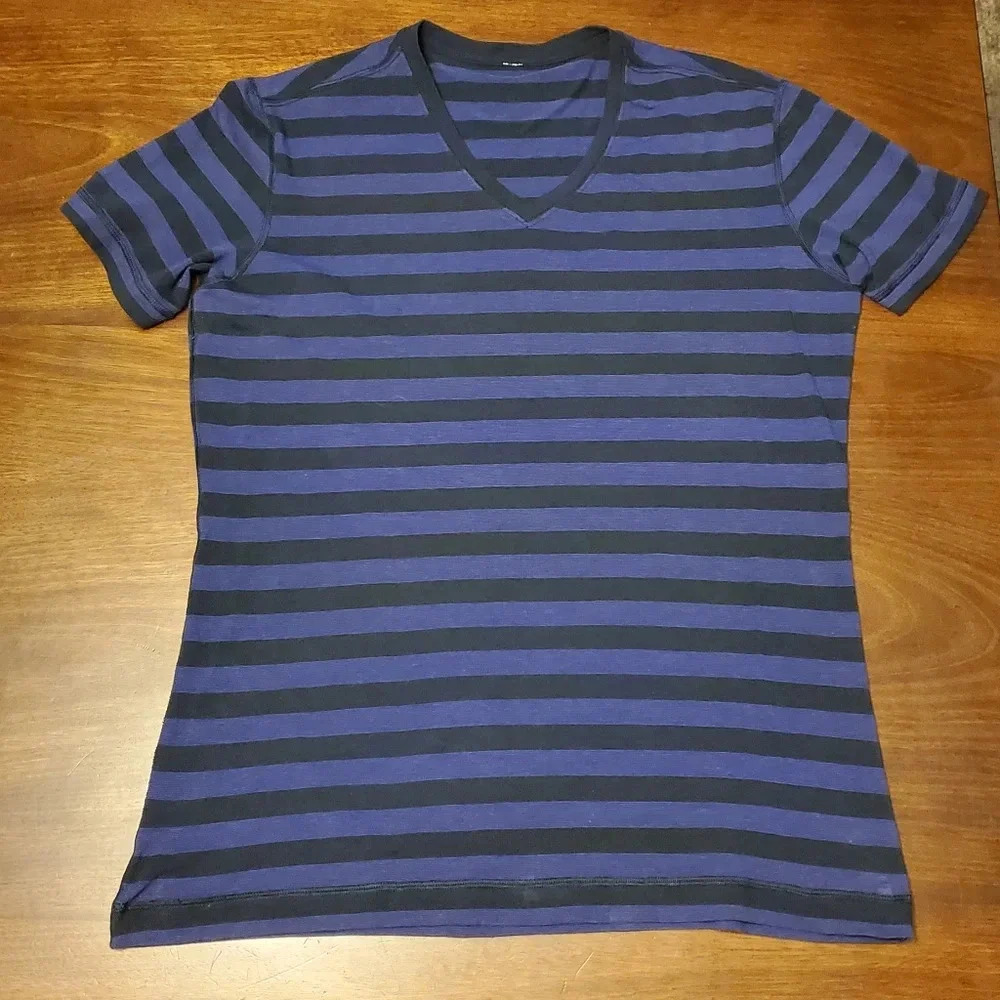 Lululemon Men's Black & Purple Striped‎ V Neck 5 Year Basic V Size Large
